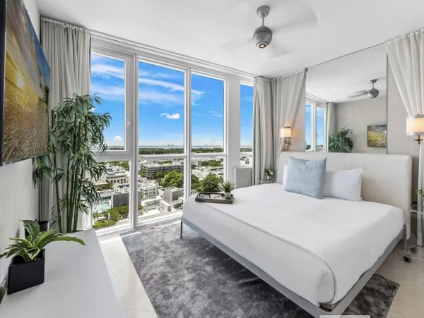 Luxury South Beach Rentals - Oceanfront Balcony, 3 Pools & Spa Access